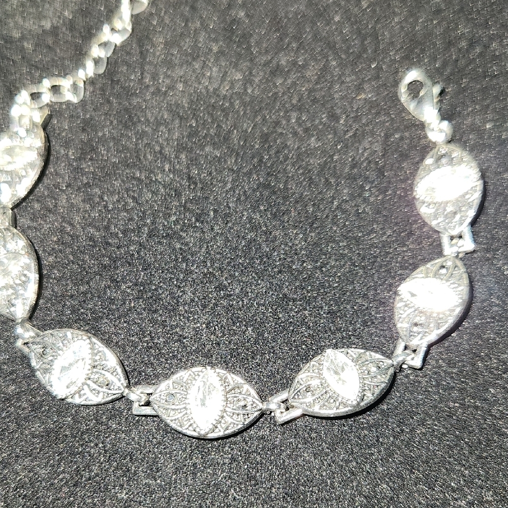 Elegant Silver Bracelet with Intricate Design - Picture 2 of 3